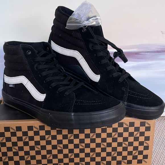 Vans WMNS Bmx Sk8-Hi
Black/Black
VN0005V0BKA
Sneakers - Picture 2 of 16
